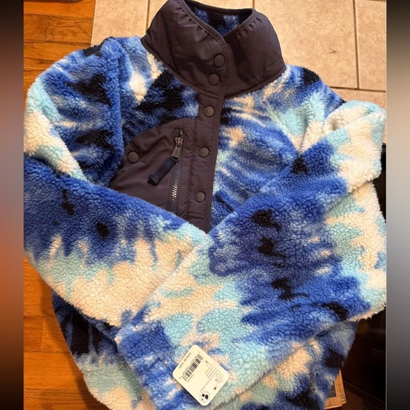 Free People women’s pullover size S. New with tags.